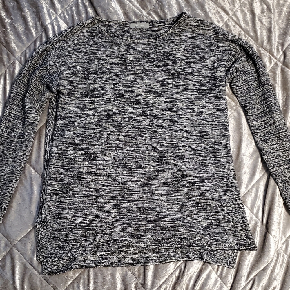 Daisy Fuentes black and gray oversized sweater
